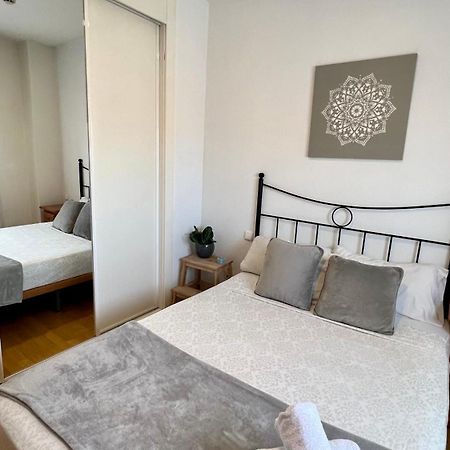 Deyanira Suite, Aeropuerto, Ifema Мадрид Екстериор снимка