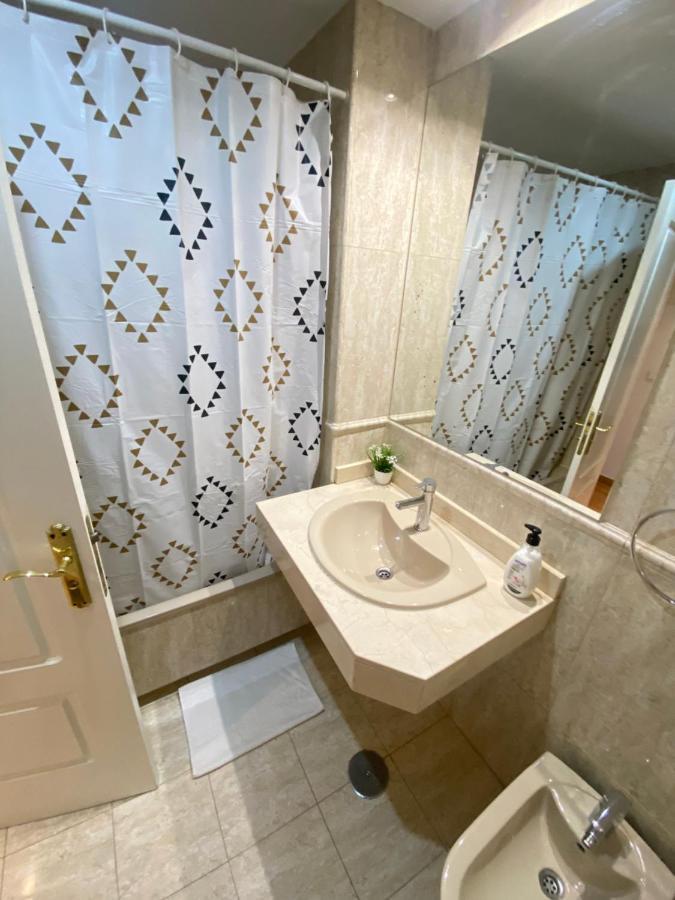 Deyanira Suite, Aeropuerto, Ifema Мадрид Екстериор снимка