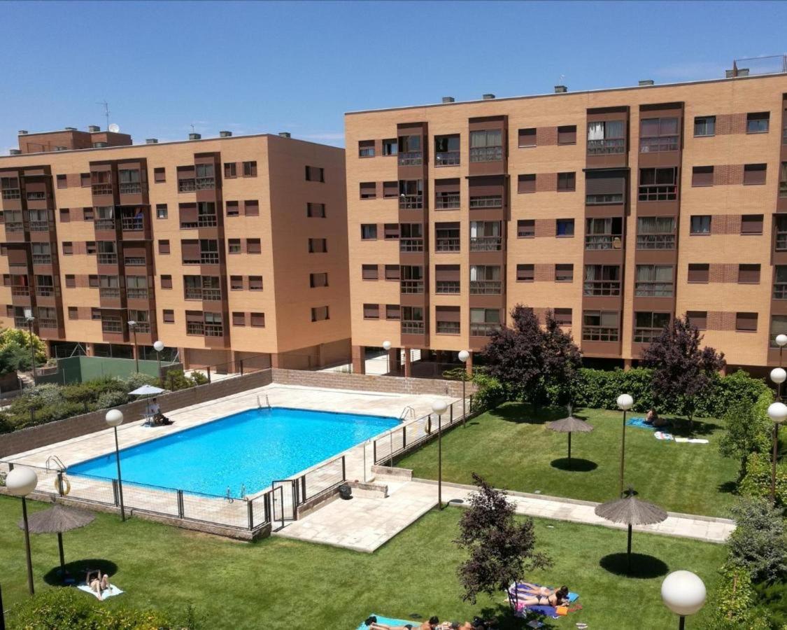 Deyanira Suite, Aeropuerto, Ifema Мадрид Екстериор снимка