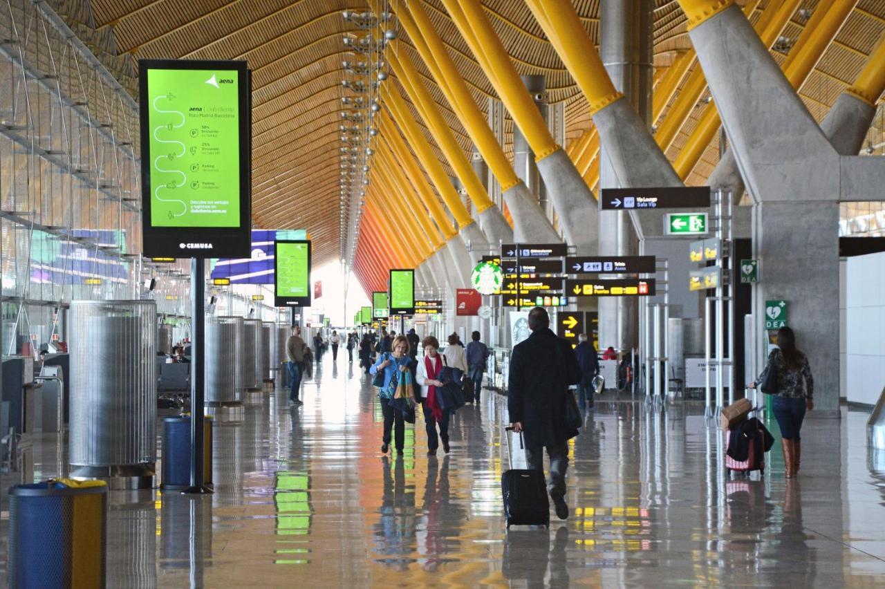 Deyanira Suite, Aeropuerto, Ifema Мадрид Екстериор снимка
