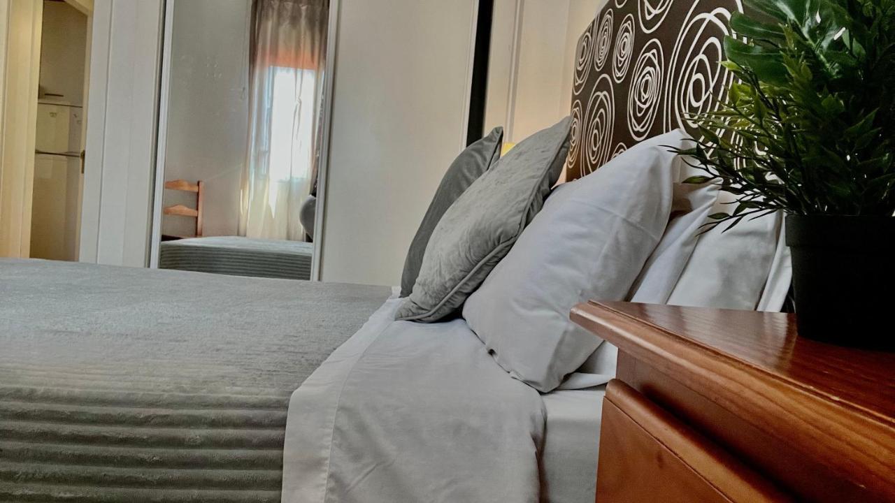 Deyanira Suite, Aeropuerto, Ifema Мадрид Екстериор снимка
