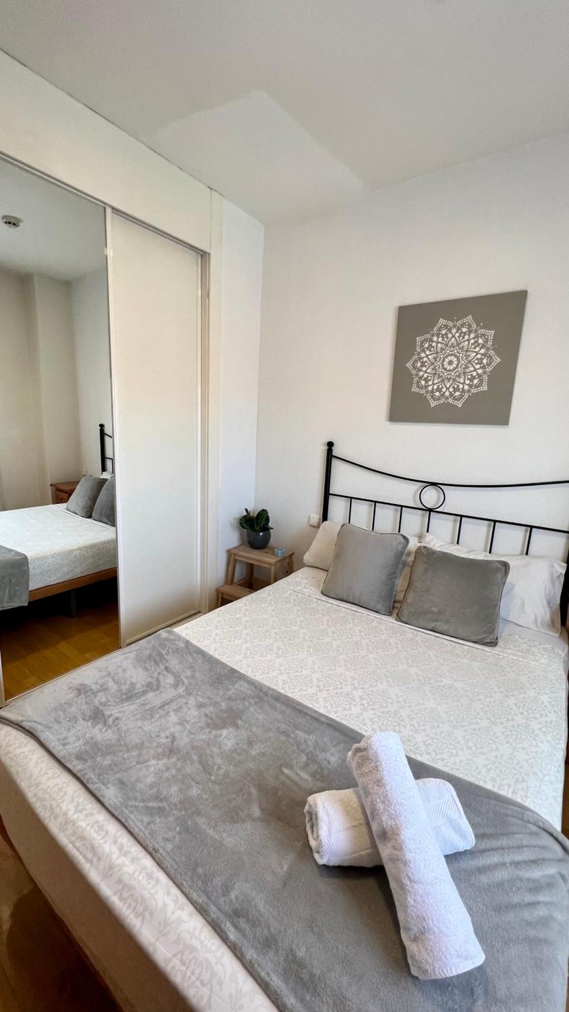 Deyanira Suite, Aeropuerto, Ifema Мадрид Екстериор снимка