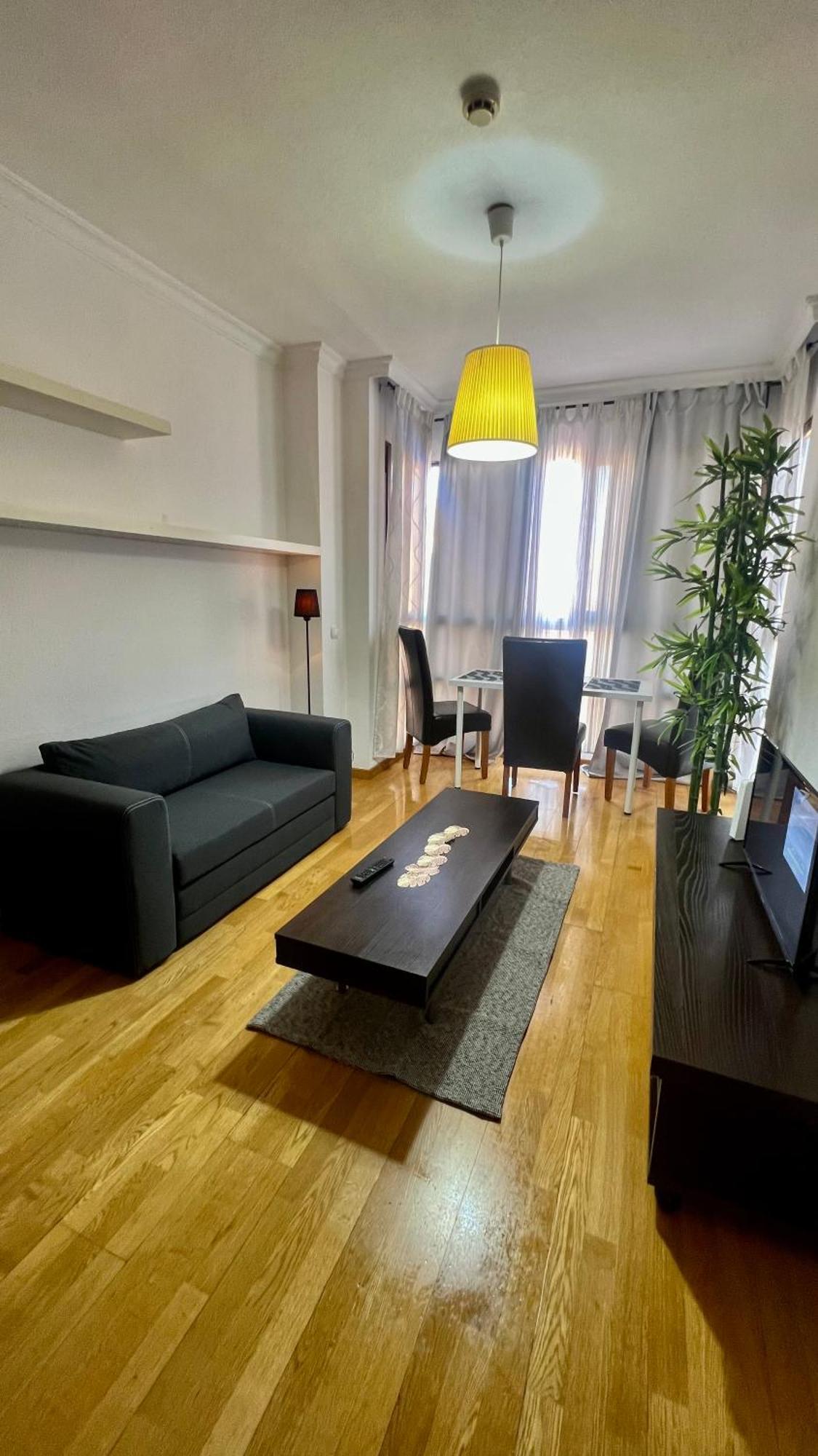 Deyanira Suite, Aeropuerto, Ifema Мадрид Екстериор снимка