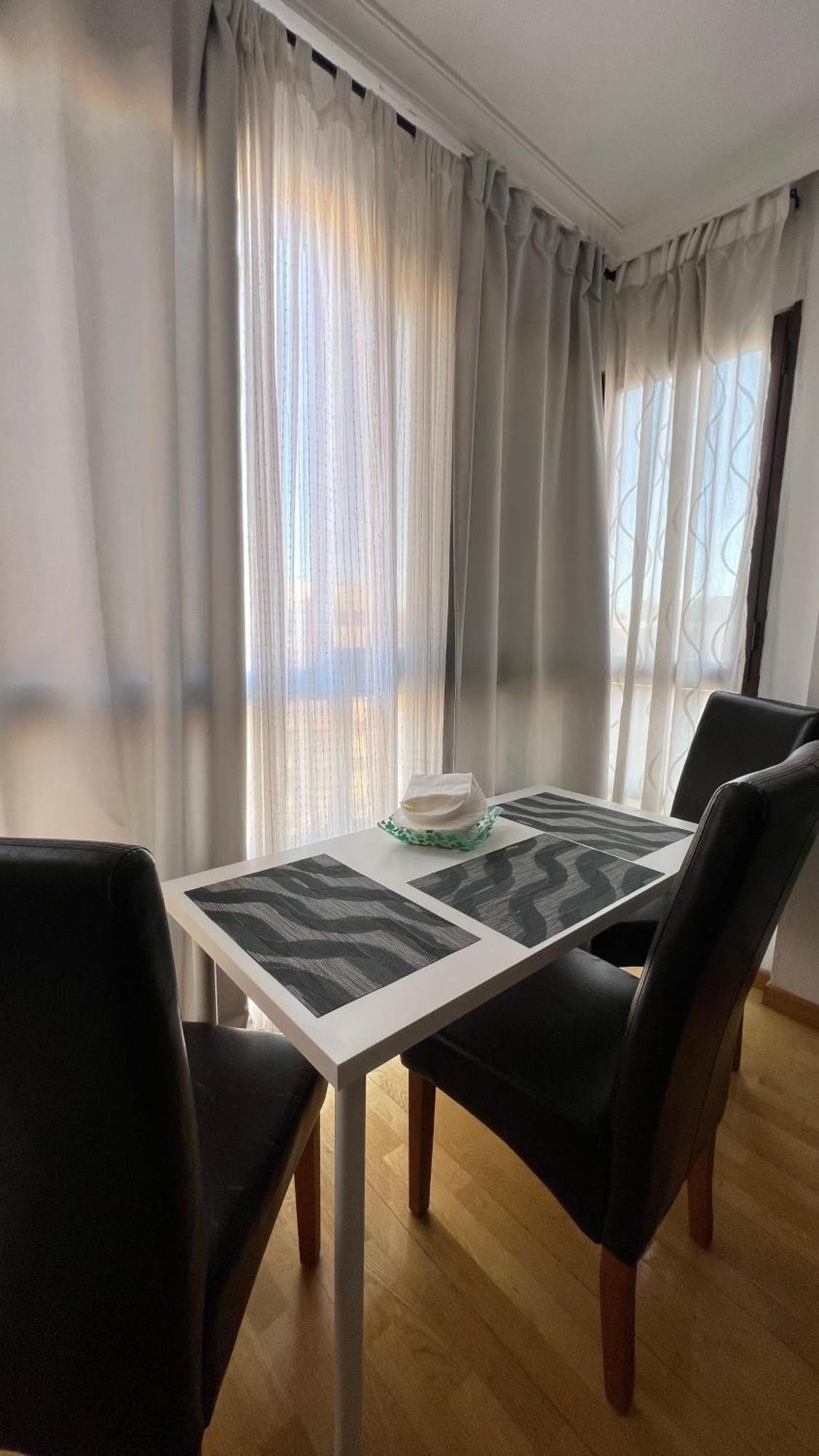 Deyanira Suite, Aeropuerto, Ifema Мадрид Екстериор снимка